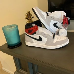 JORDAN 1 LIGHT SMOKE GREY SIZE 9 $300